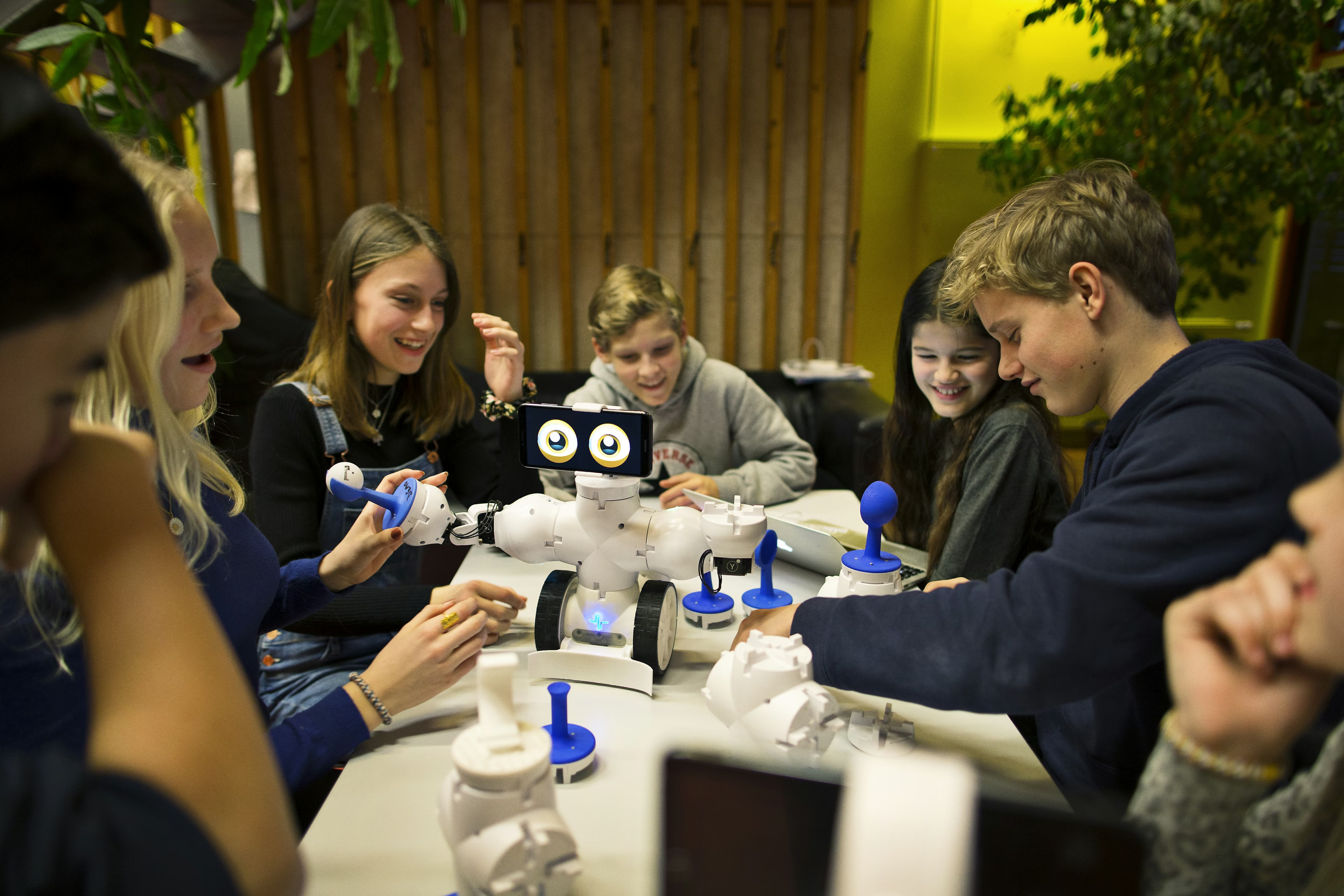Kids learning robotics